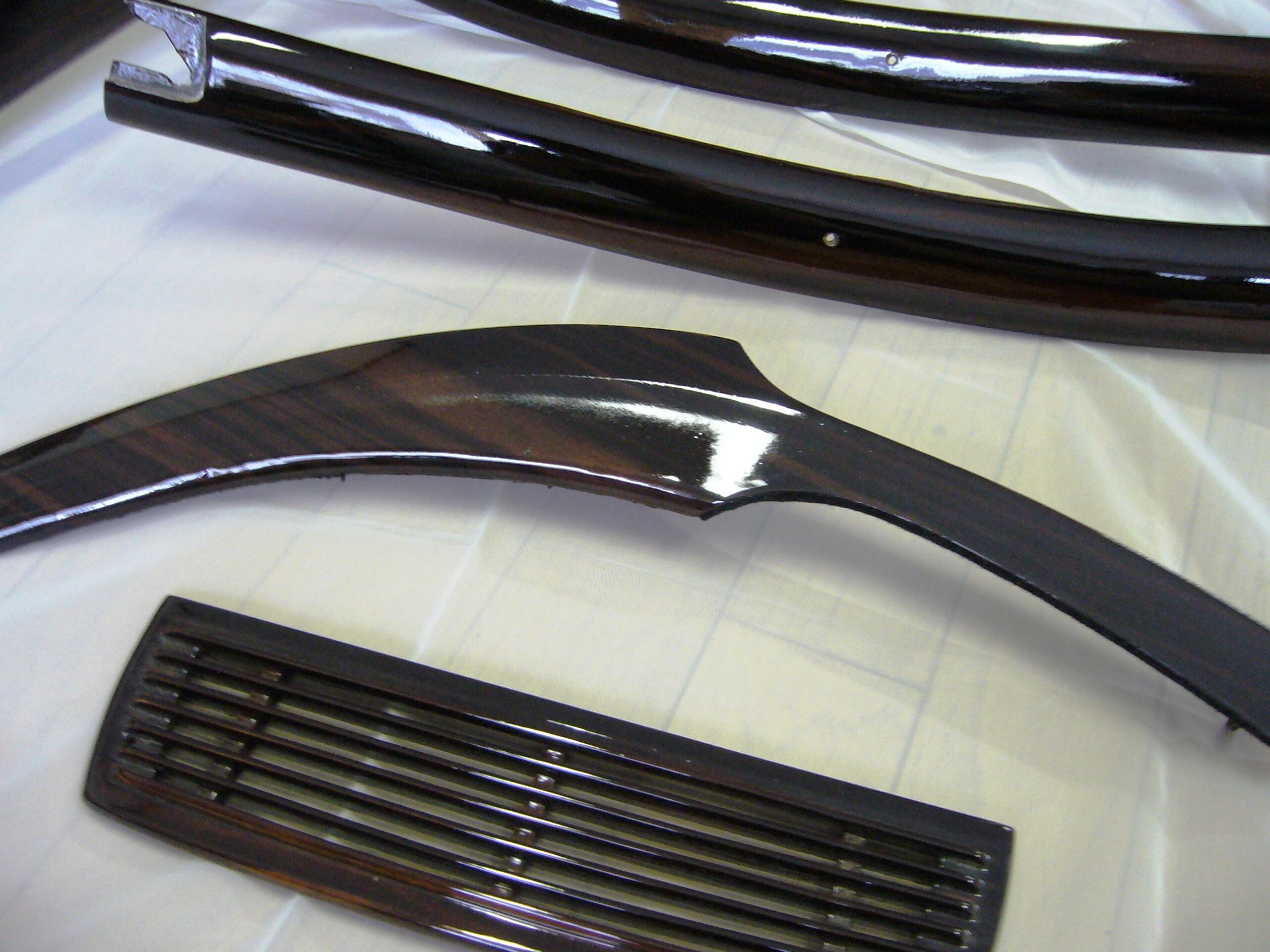 全張替と磨き塗装で再生したパーツ