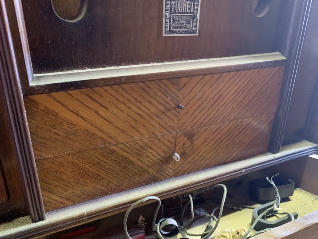 90年前の蓄音機 木部修理前