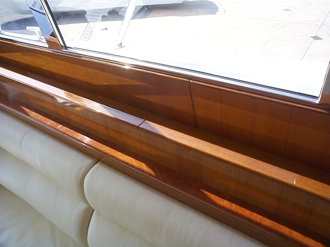 美しく張り替えられた耐水壁面パネル 3