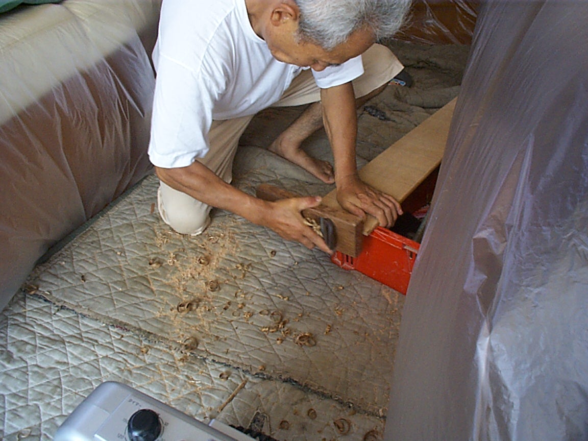 クルーザー浸水による壁面のカビ・腐食 3