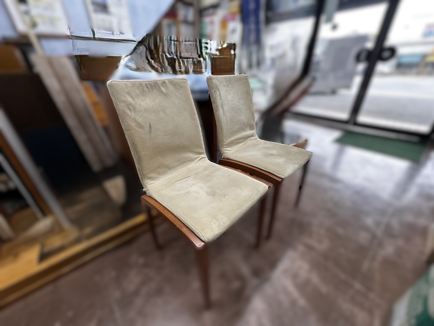 修理前のデンマーク製チェア