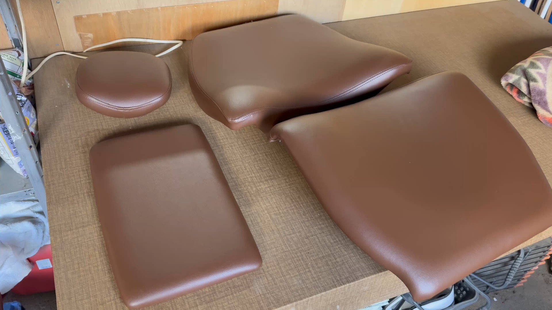 職人の手で美しく張り替えられた歯科診療ユニット 修理後