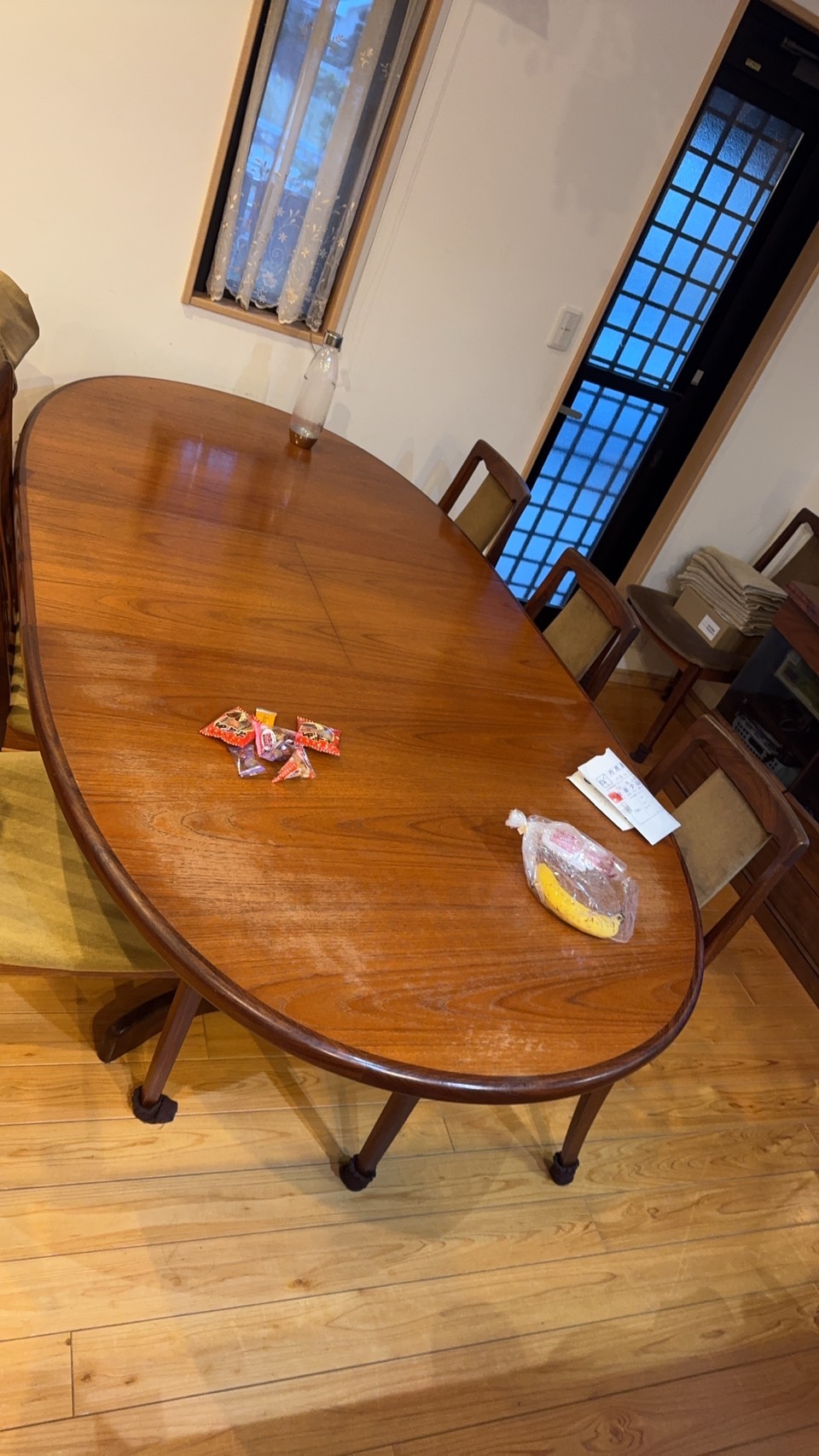 経年による傷や塗装の傷みが見られるG-PLANビンテージテーブル 修理前