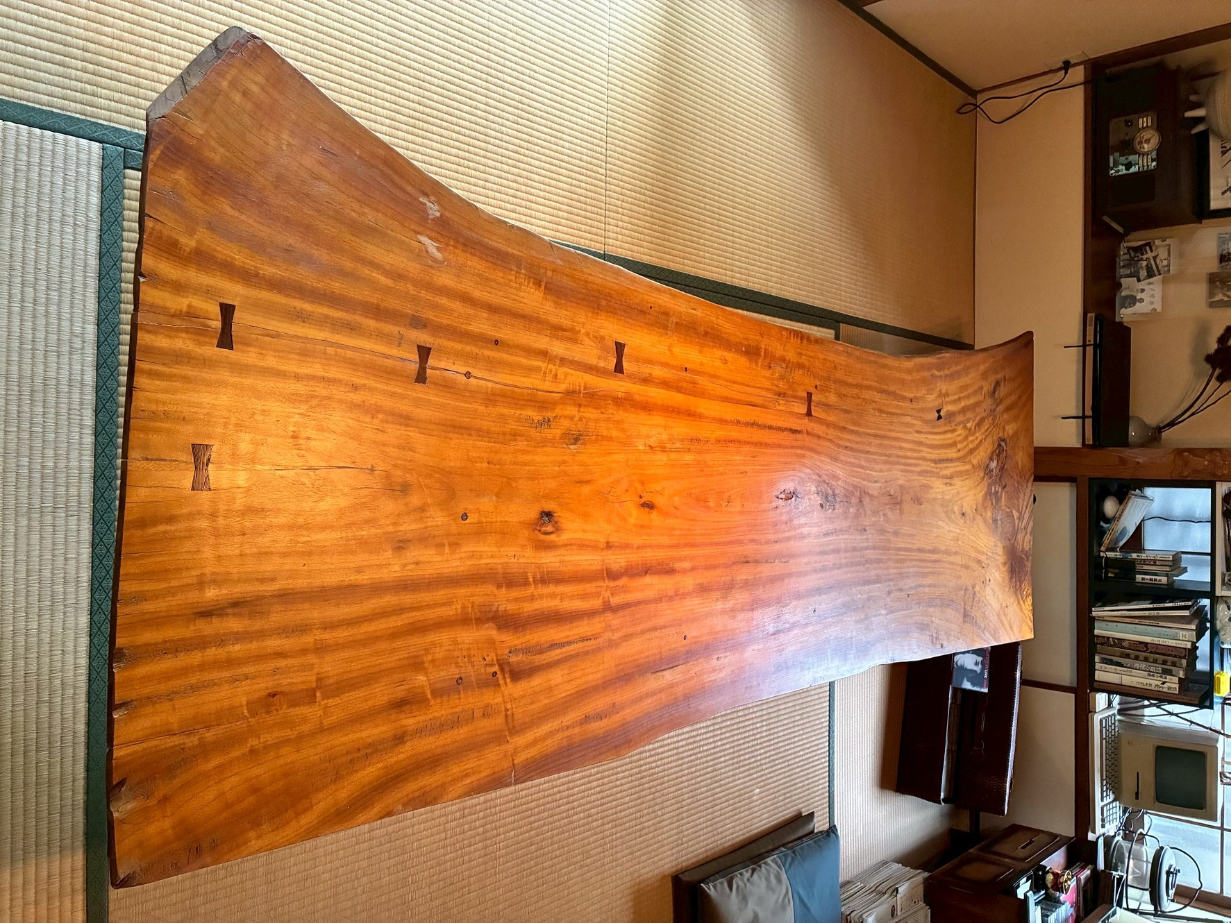 新居には大きすぎる、亡きご主人との思い出の座卓