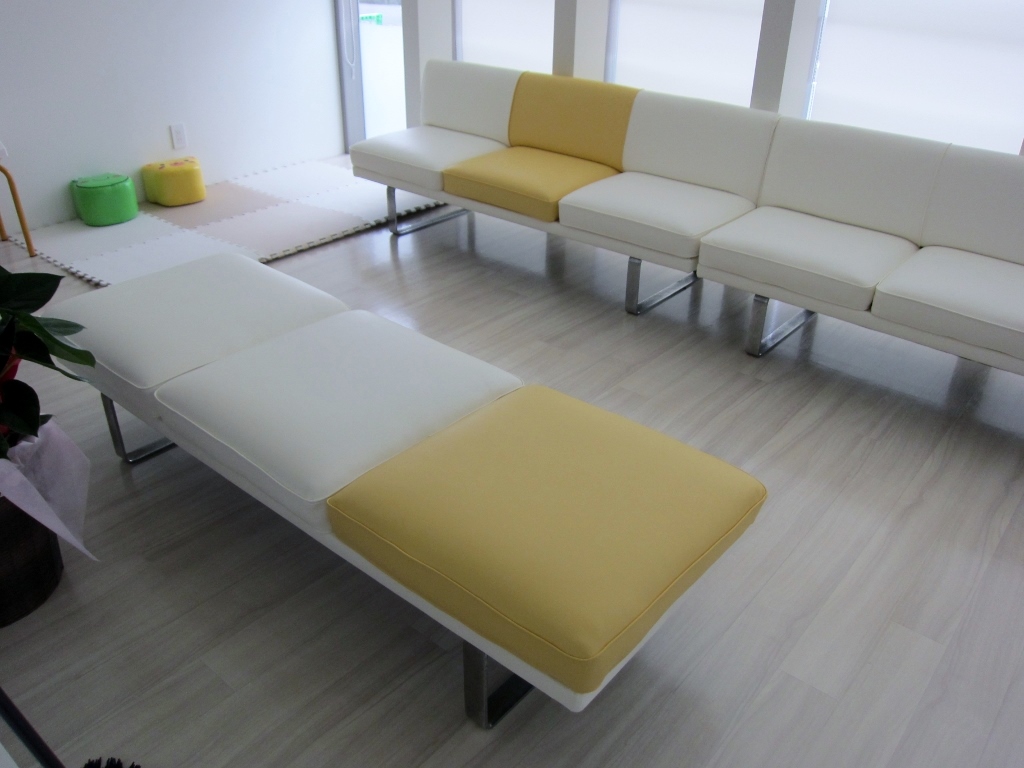 待合ソファー修理の画像