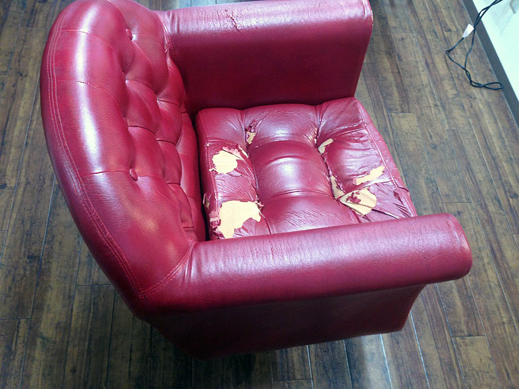 スタイリングチェアーの張替修理前