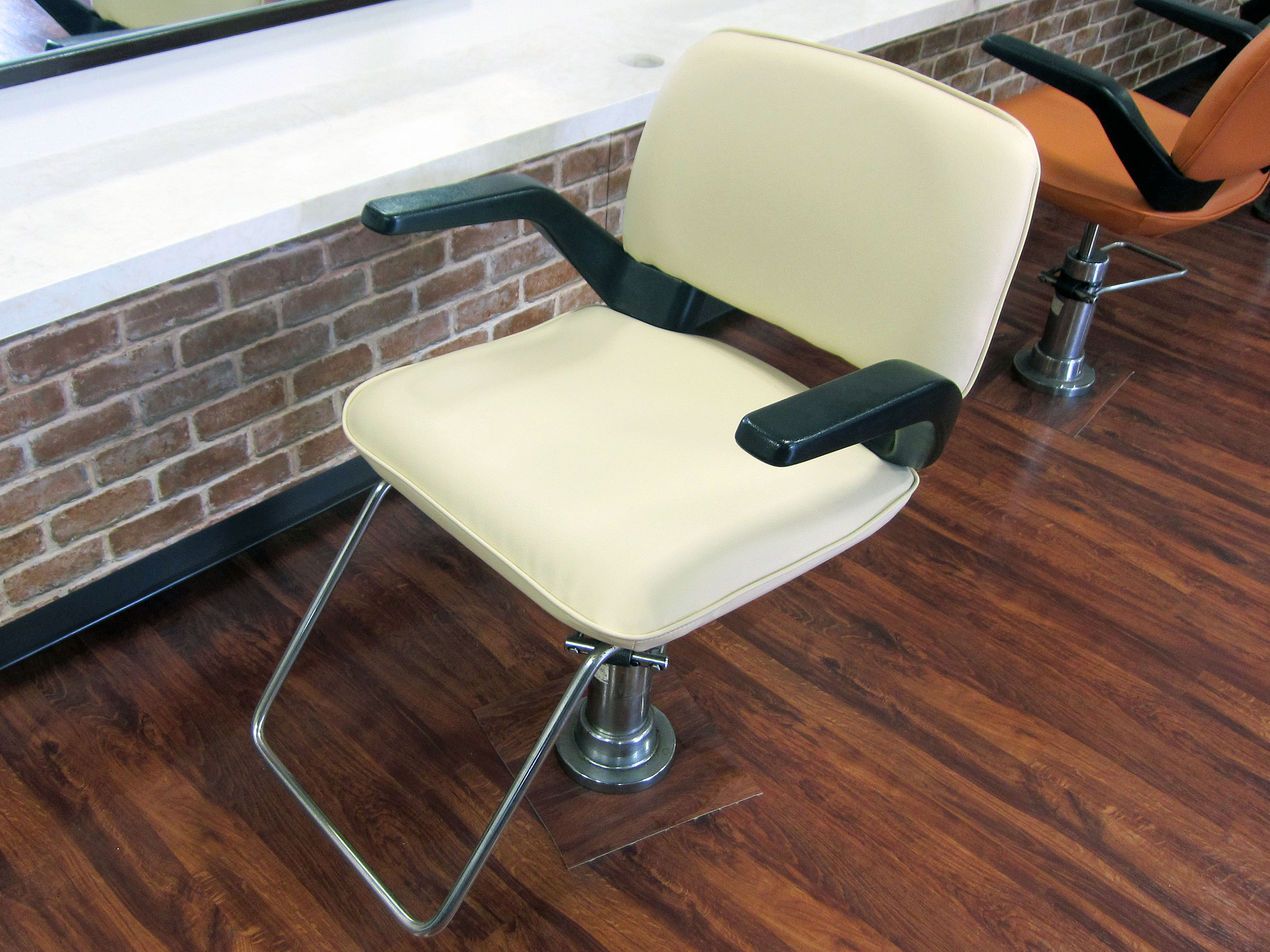 セット椅子の張替完了後