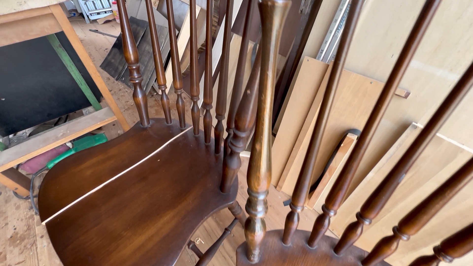 座面がパックリ割れたウィンザーチェア