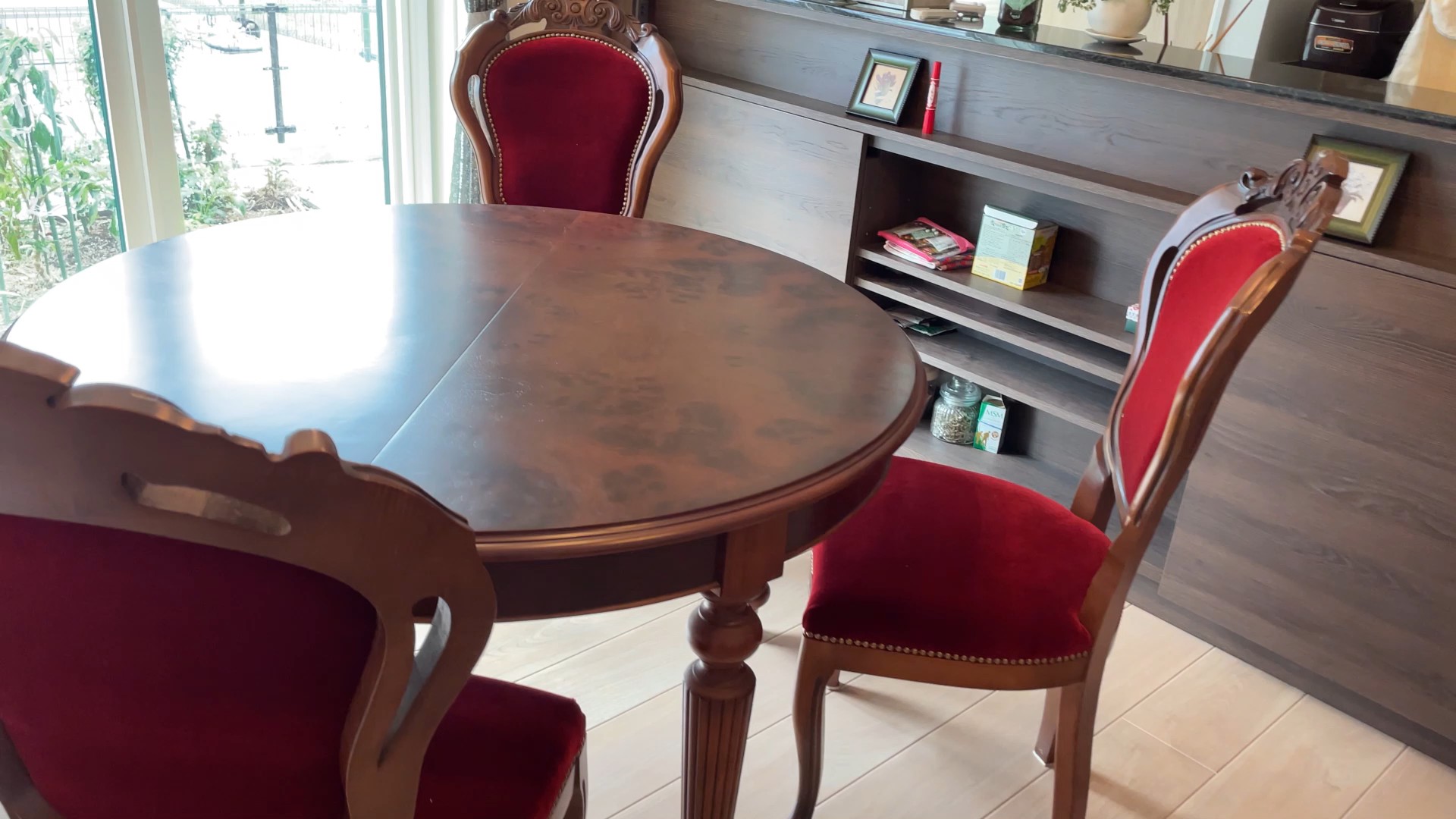 再生されたダイニングセット 修理後