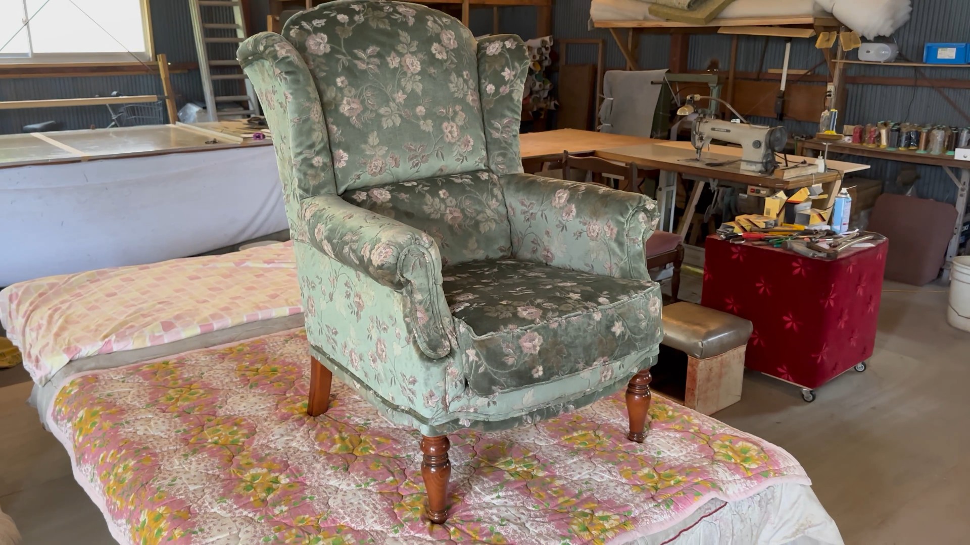 金華山生地で張替えた輸入ソファー 修理後