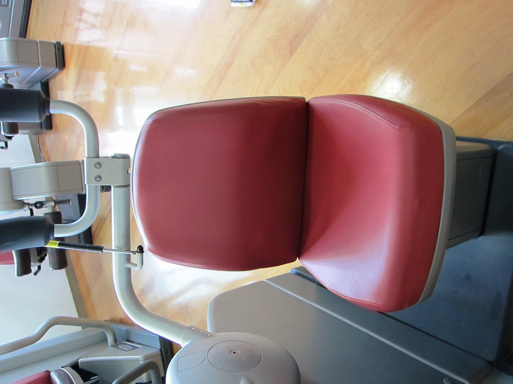 汗や摩擦に強い高耐久素材で張り替えられたジム機具（タイプB）