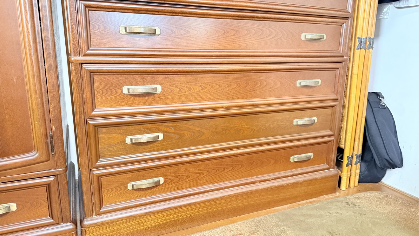 修理跡が全く分からないほど修復された引き出し