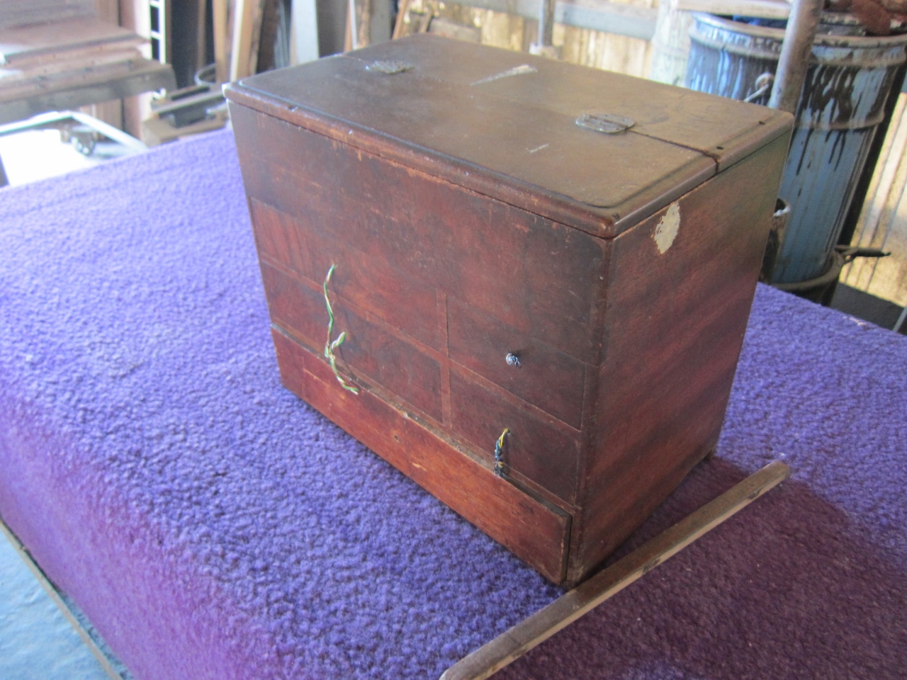 塗装修理前の家具