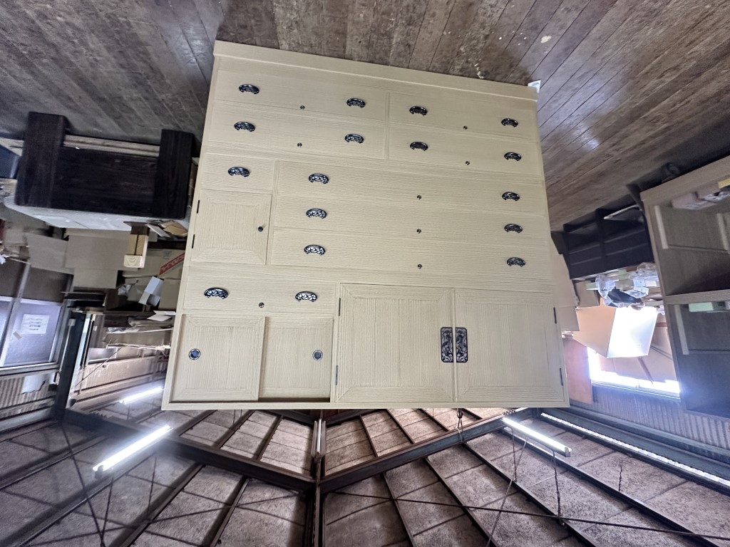 洗い・削り直し・金具交換を経て都内の新居へ届けられた姿