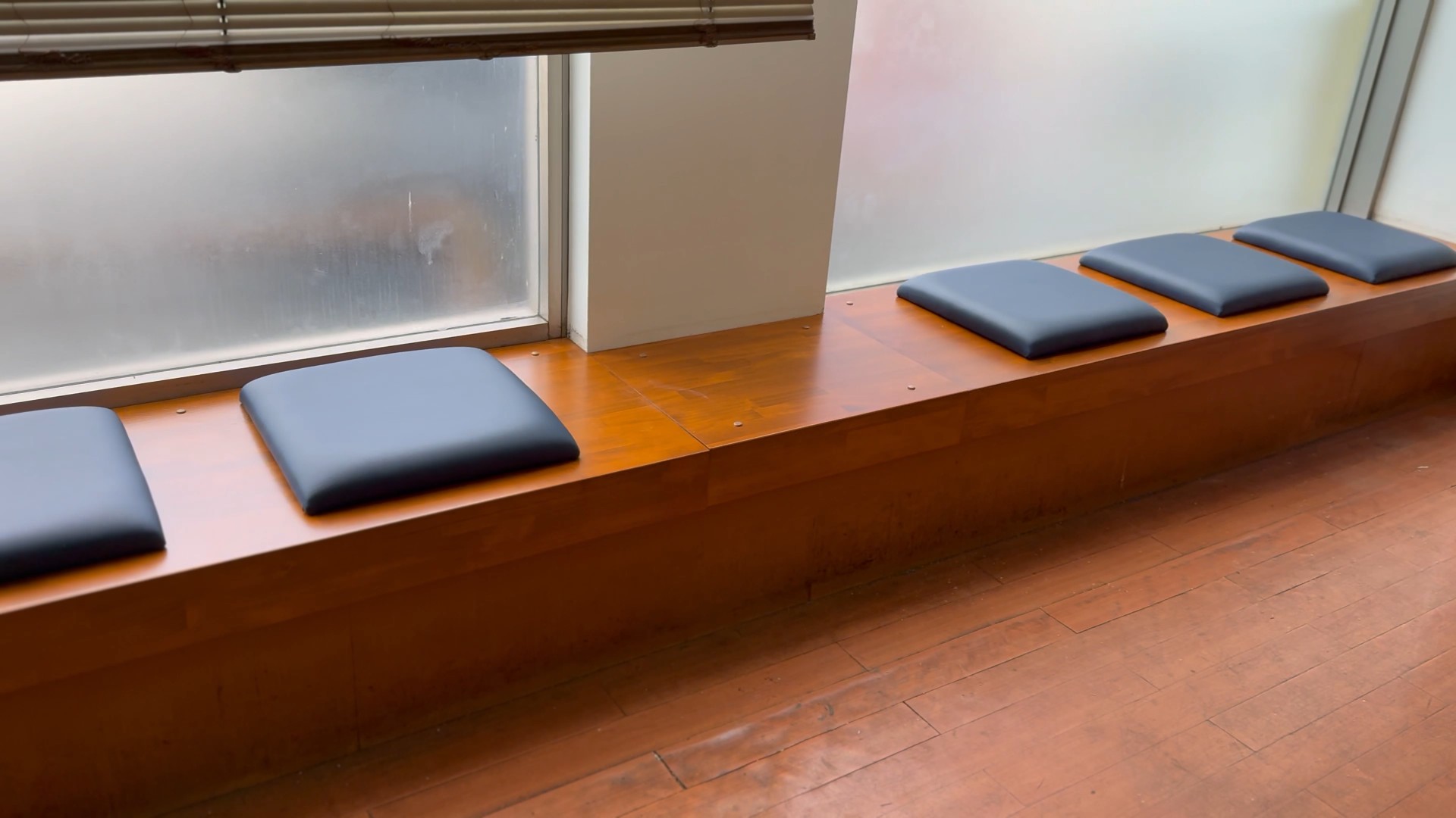 オーダー家具製作ロビーベンチの画像