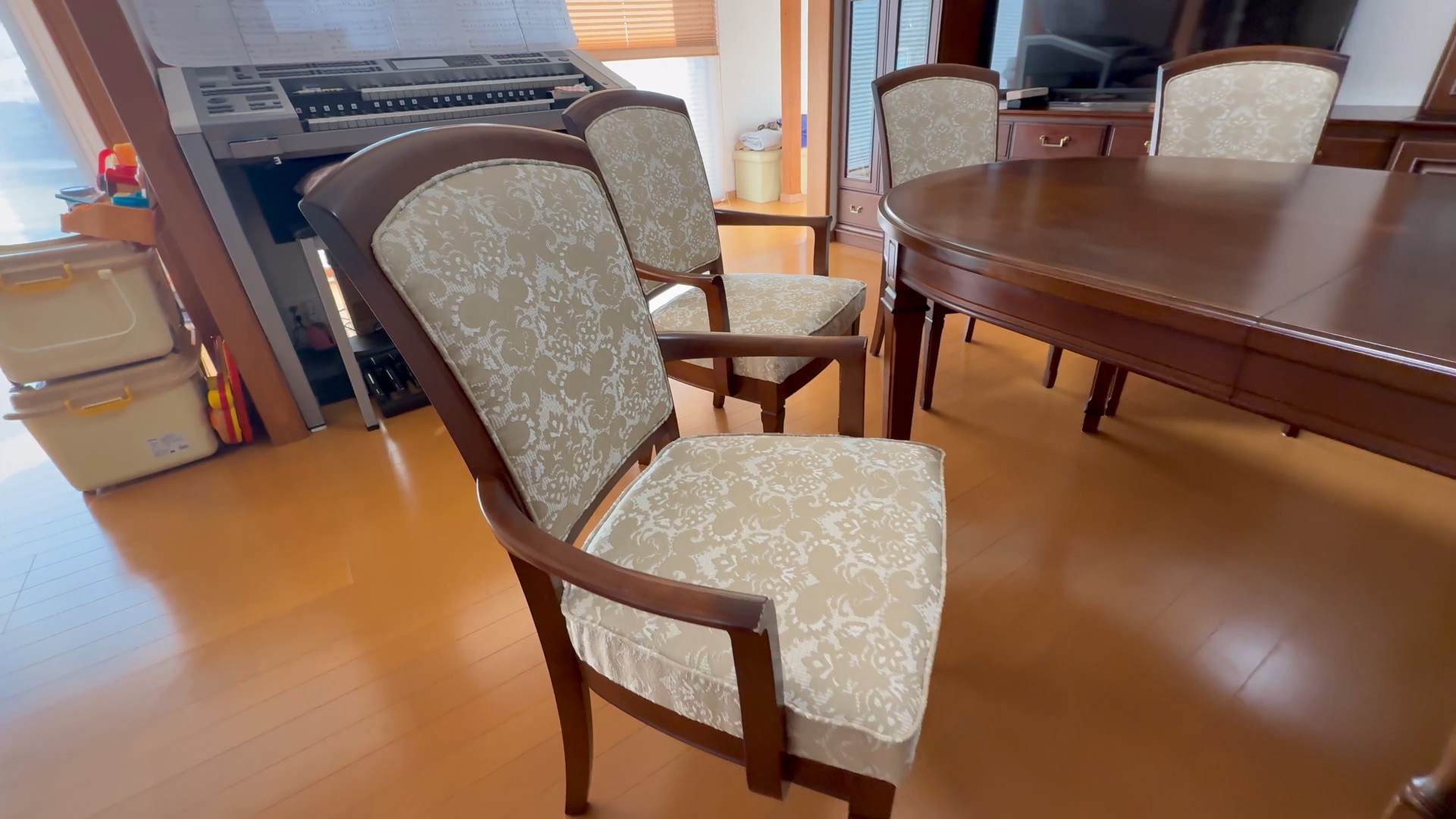 薄色生地で美しく蘇ったマルニ地中海チェア