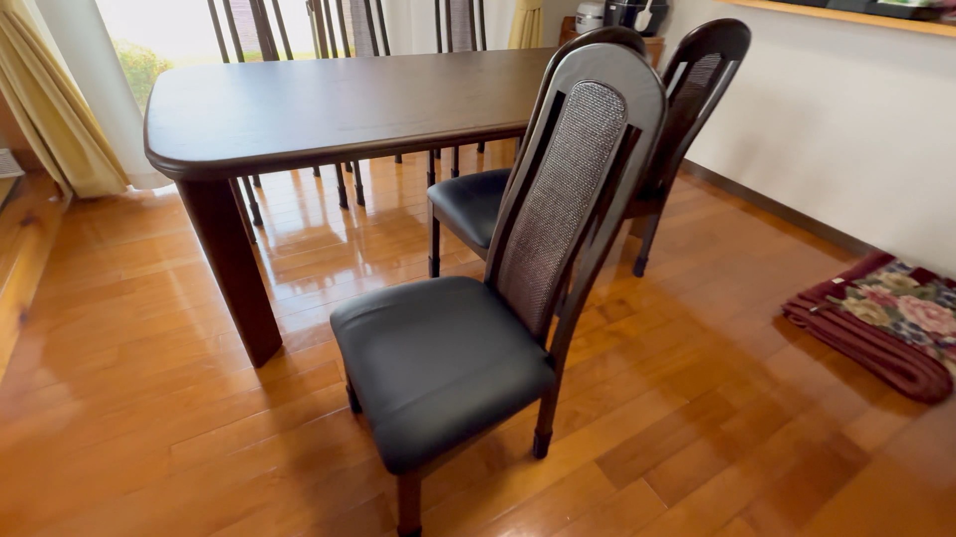 籐・本革・塗装で蘇ったマルニ製ダイニングチェア