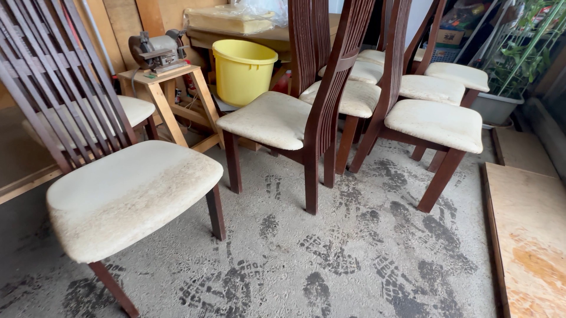 道の駅のインフォメーション＆休憩コーナー・張替前の椅子