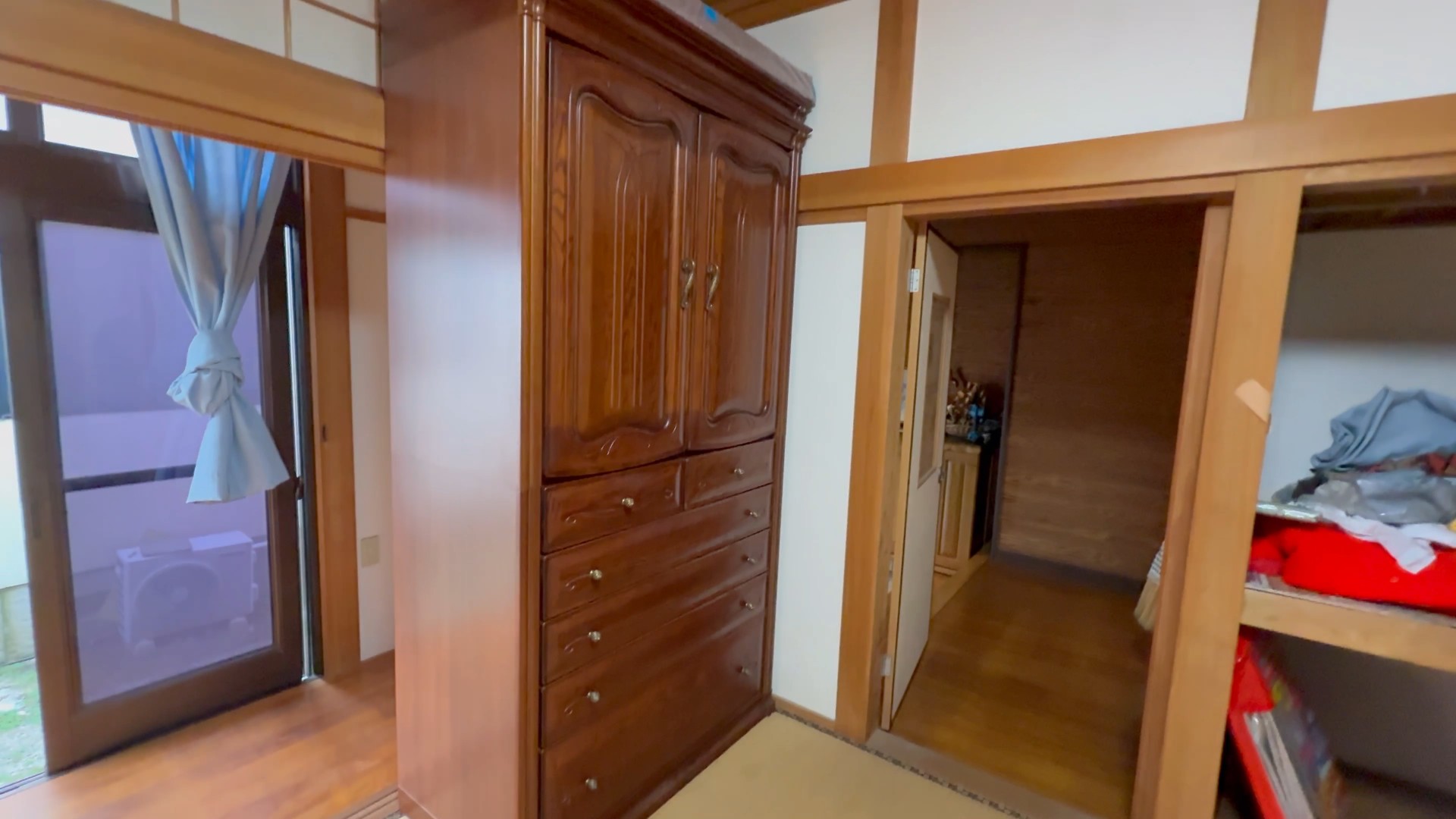 完全に修復された箪笥