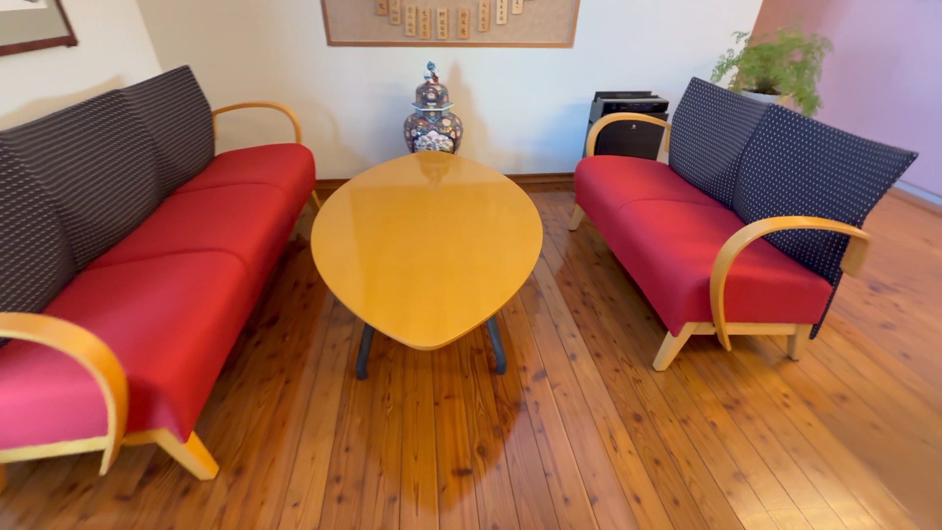 元の生地に近い素材で美しく再生された座面 修理後