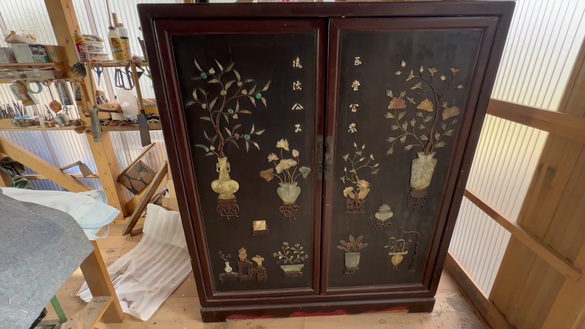 螺鈿細工の飾り棚 修理前