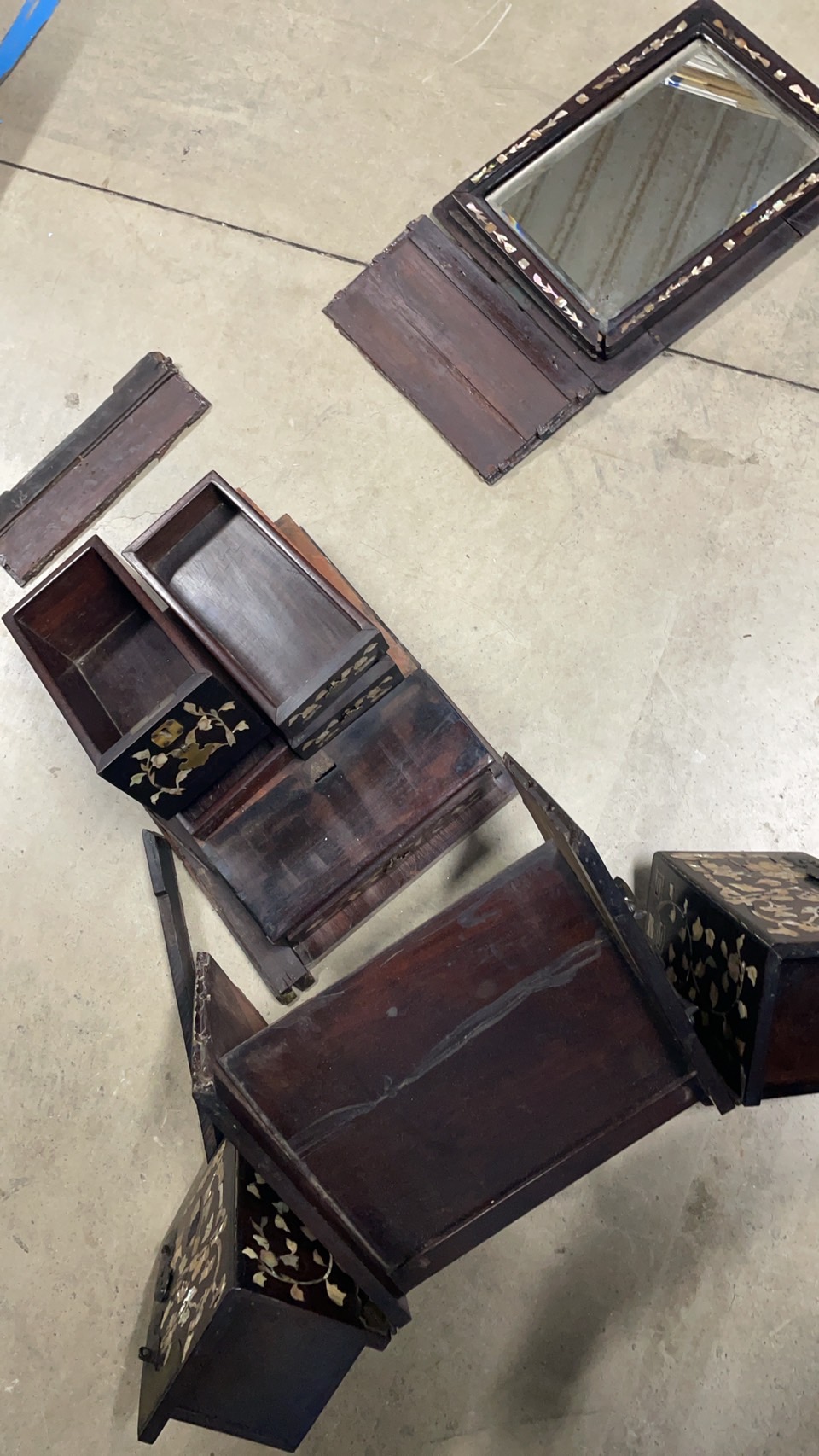 引越事故でバラバラになった螺鈿細工の小物入れ