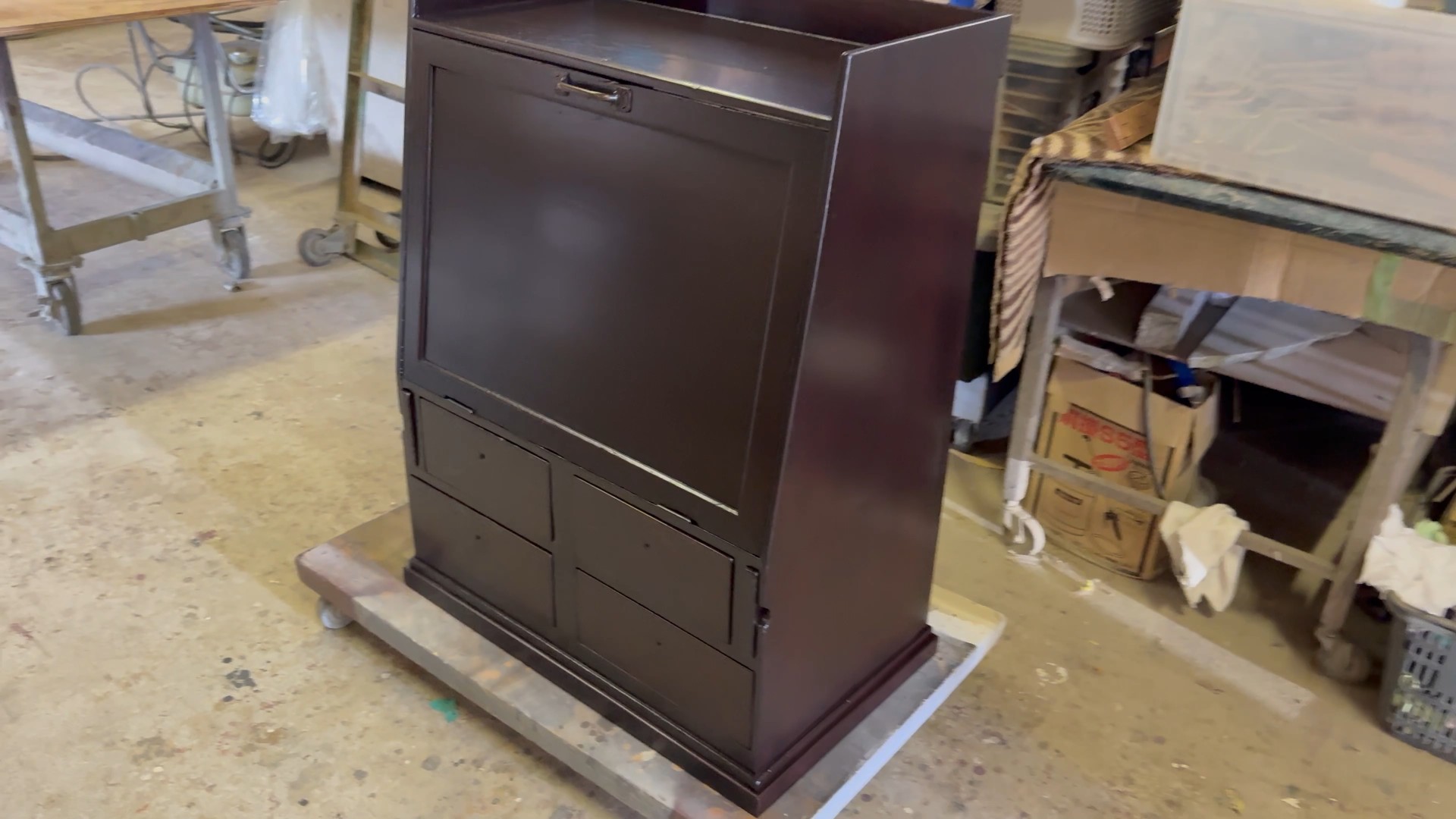 美しく再生されたライティングビューロー