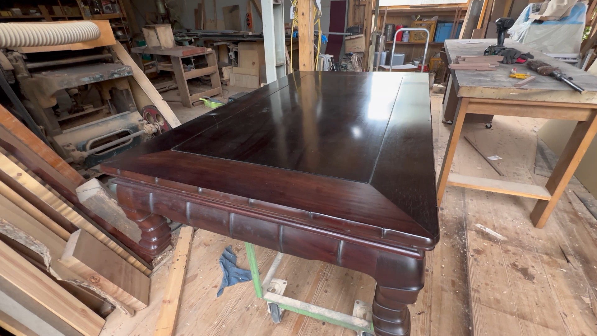 使われなくなった紫檀の立派な座卓