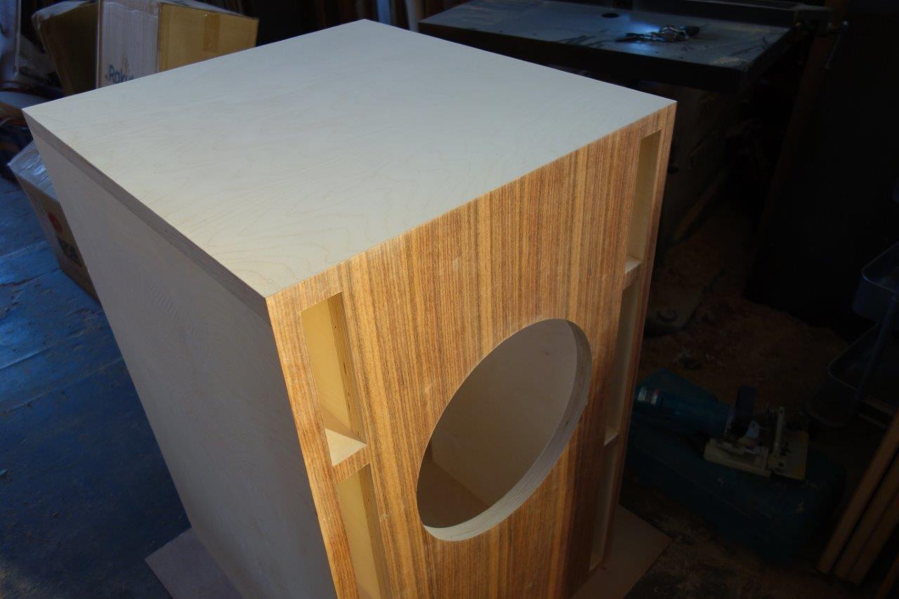 ご指定の形・サイズ・組み方・空間の開け方で製作中の状態