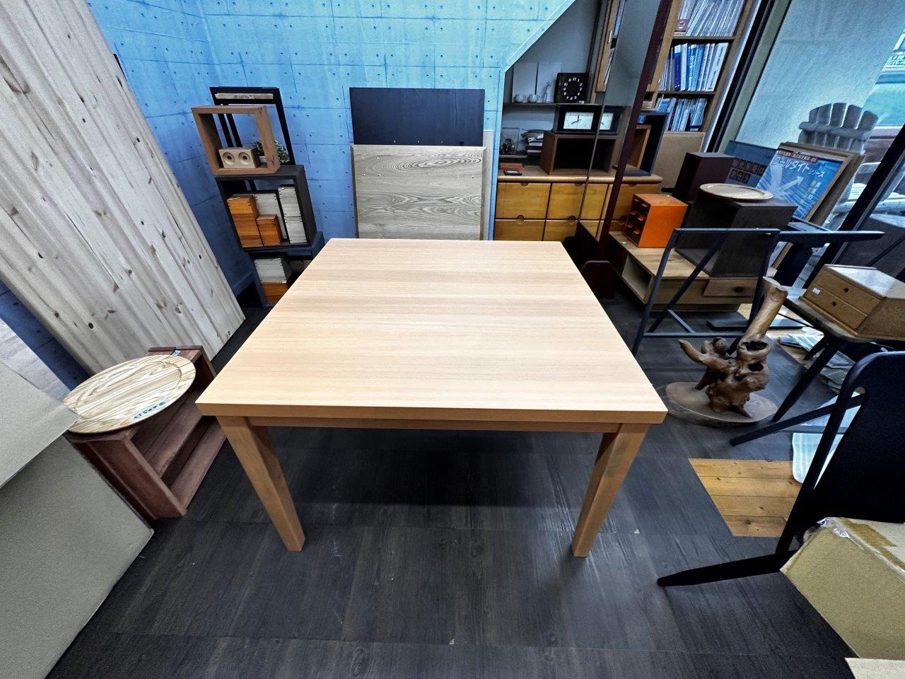 マンション用にシンプルに仕上げたお子様用テーブル