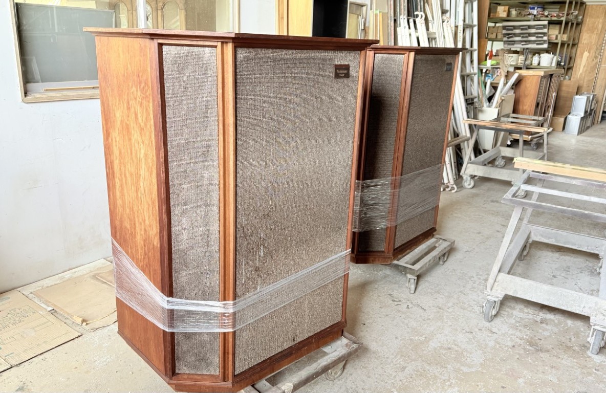 TANNOY Westminster 修理前：塗装剥がれ・傷