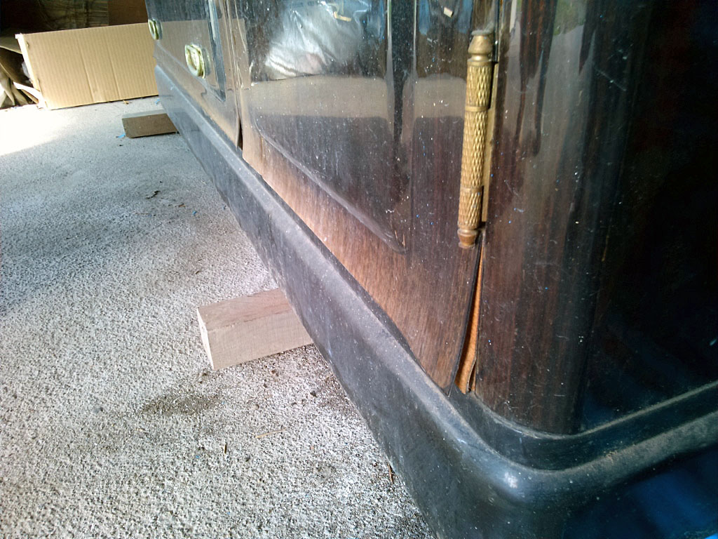 箪笥突板剥がれ修理前