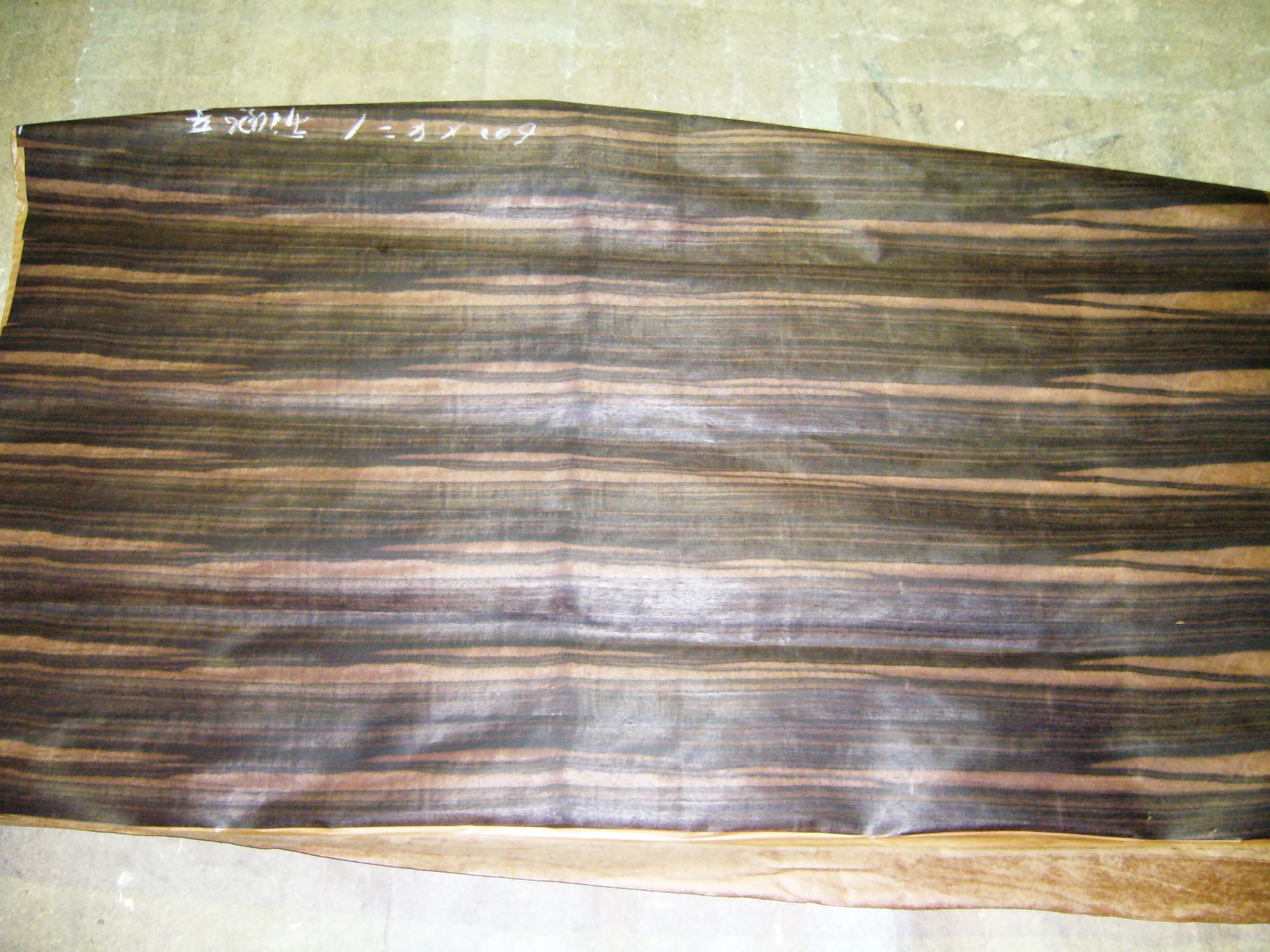 黒檀の突板素材