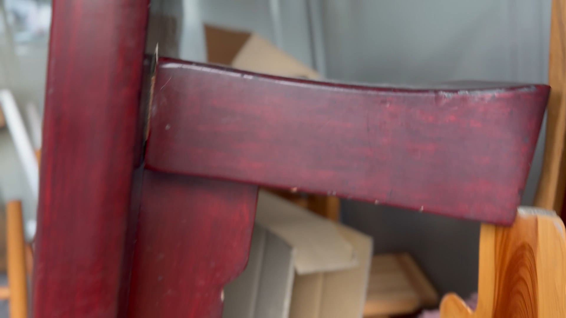 古い家に放置されていた彫り物と塗りの座卓