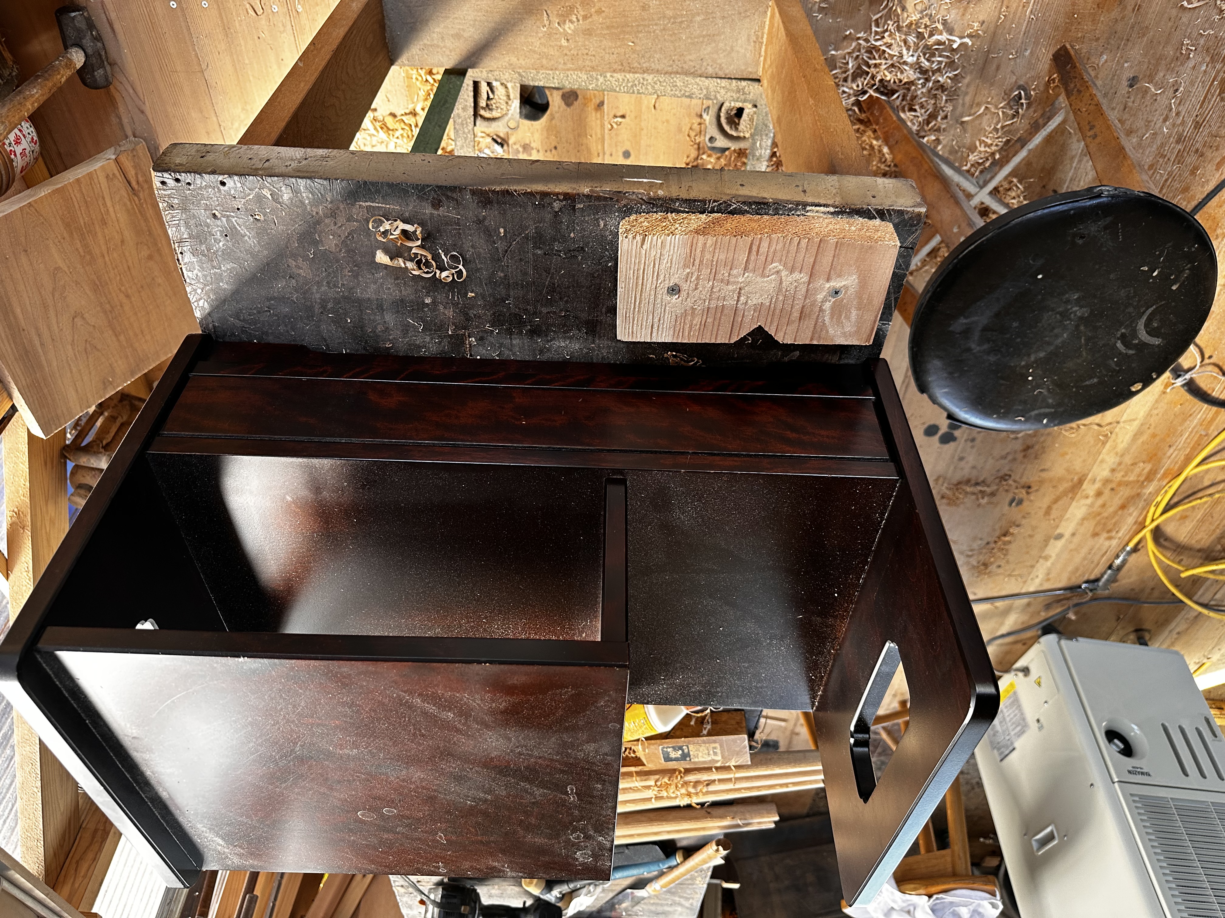 座卓に合わせて作られた低い北海道民芸ワゴン