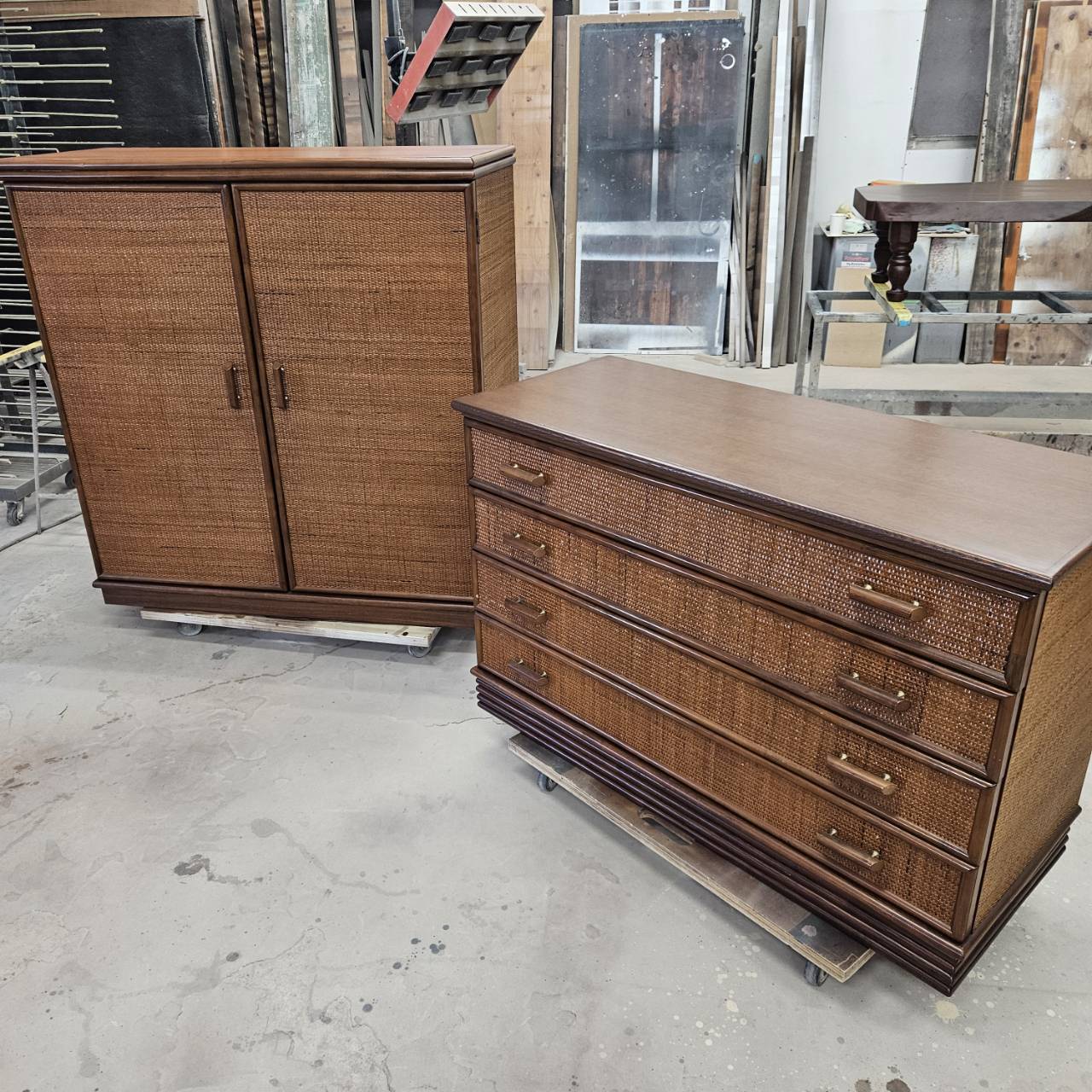 修理と同時に上下に分割され、別々に使えるようになった箪笥